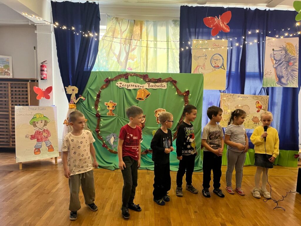 Dzieci recytują wiersze