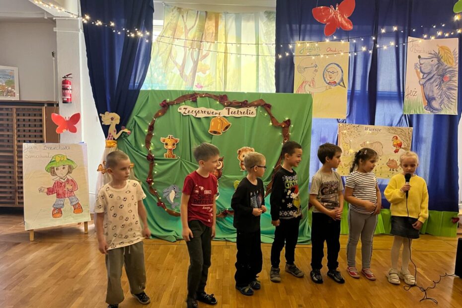 Dzieci recytują wiersze