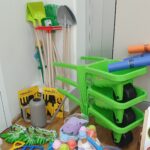 Dziecięcy sprzęt ogrodniczy i zabawki