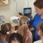 Słuchanie dźwięków lasu